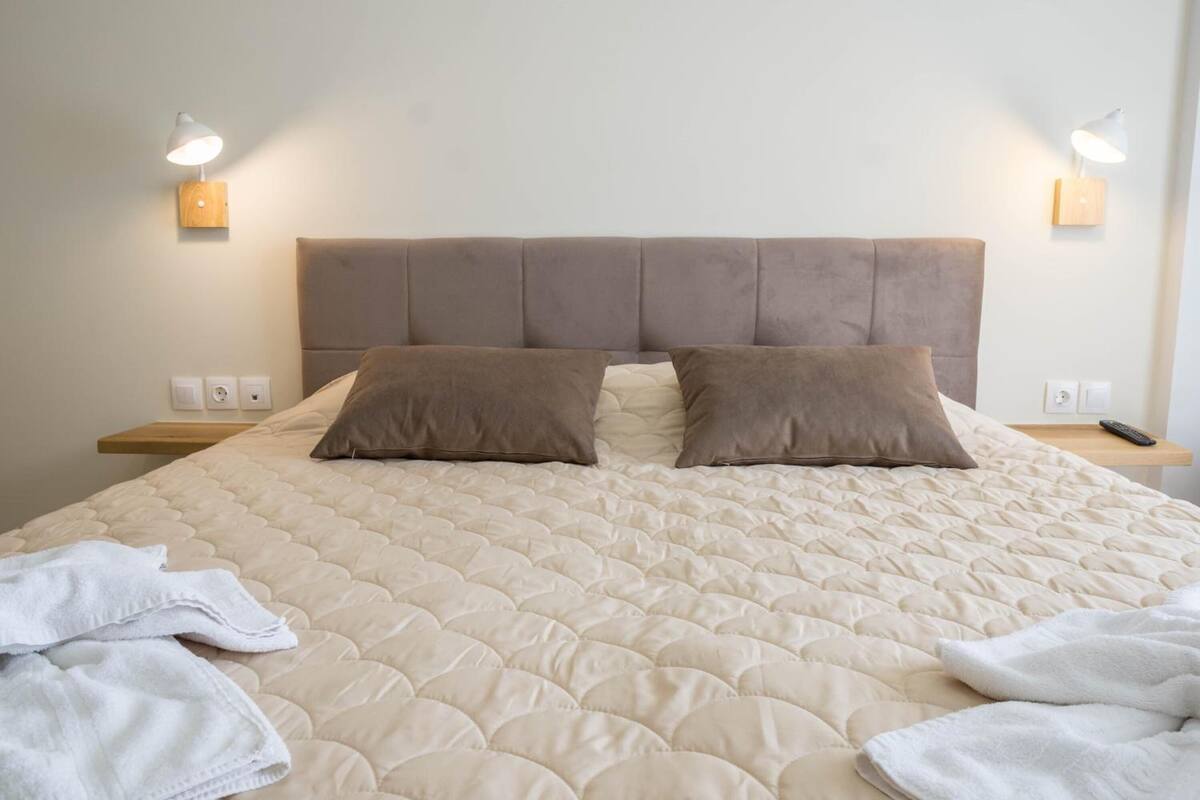 In-room safe, soundproofing, WiFi (free), bed sheets