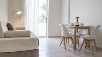 Leilighet – superior, 1 soverom | Eget kjøkken | Kjøleskap, kokeplater, kaffetrakter/tekoker og vannkoker