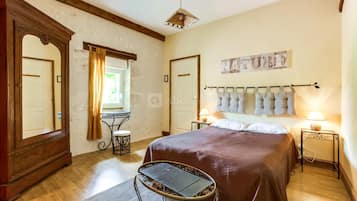1 bedroom, blackout curtains, soundproofing, iron/ironing board