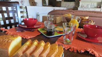 Free daily continental breakfast