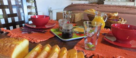 Free daily continental breakfast