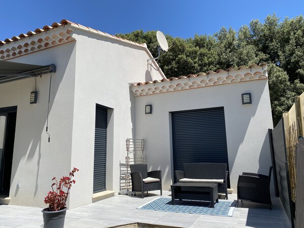 Terrace/patio - CONTEMPORARY AIR CONDITIONED VILLA AT THE FOOT OF MONT VENTOUX (MAZAN)