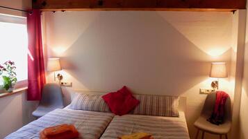 2 bedrooms, desk, iron/ironing board, free WiFi