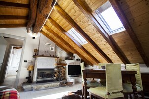 公寓, 2 间卧室 (Attic) | 起居区 | 平板电视