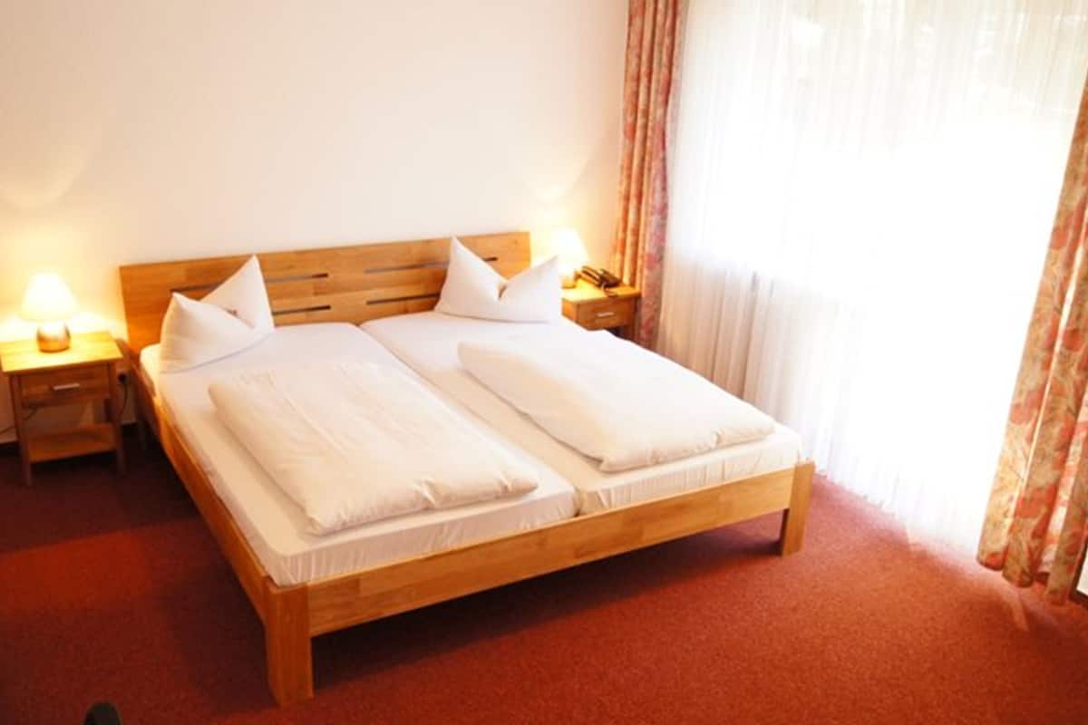 double room, 1 double bed, non smoking | desk, free wifi, bed sheets