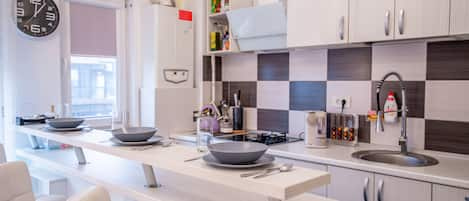 Deluxe Studio | Private kitchen | Full-sized fridge, microwave, oven, stovetop