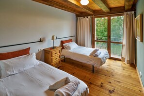 4 bedrooms, iron/ironing board, travel cot, WiFi