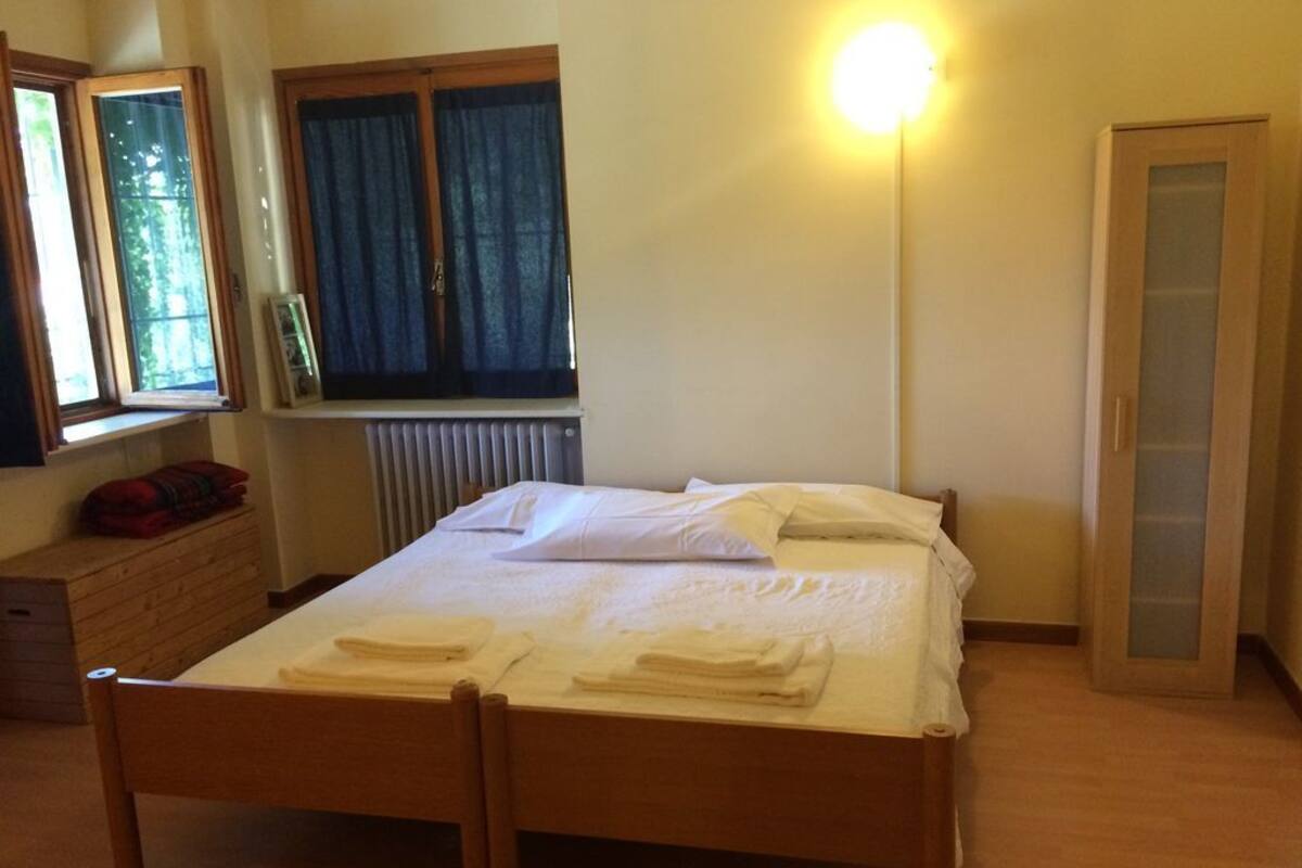 Rollaway beds, free WiFi, bed sheets