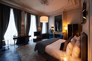 Suite Deluxe | Literie de qualité, coffre-fort, bureau