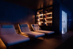Couples treatment rooms, sauna, hot tub, steam room, hot stone massages - Harmon House (Brussels)