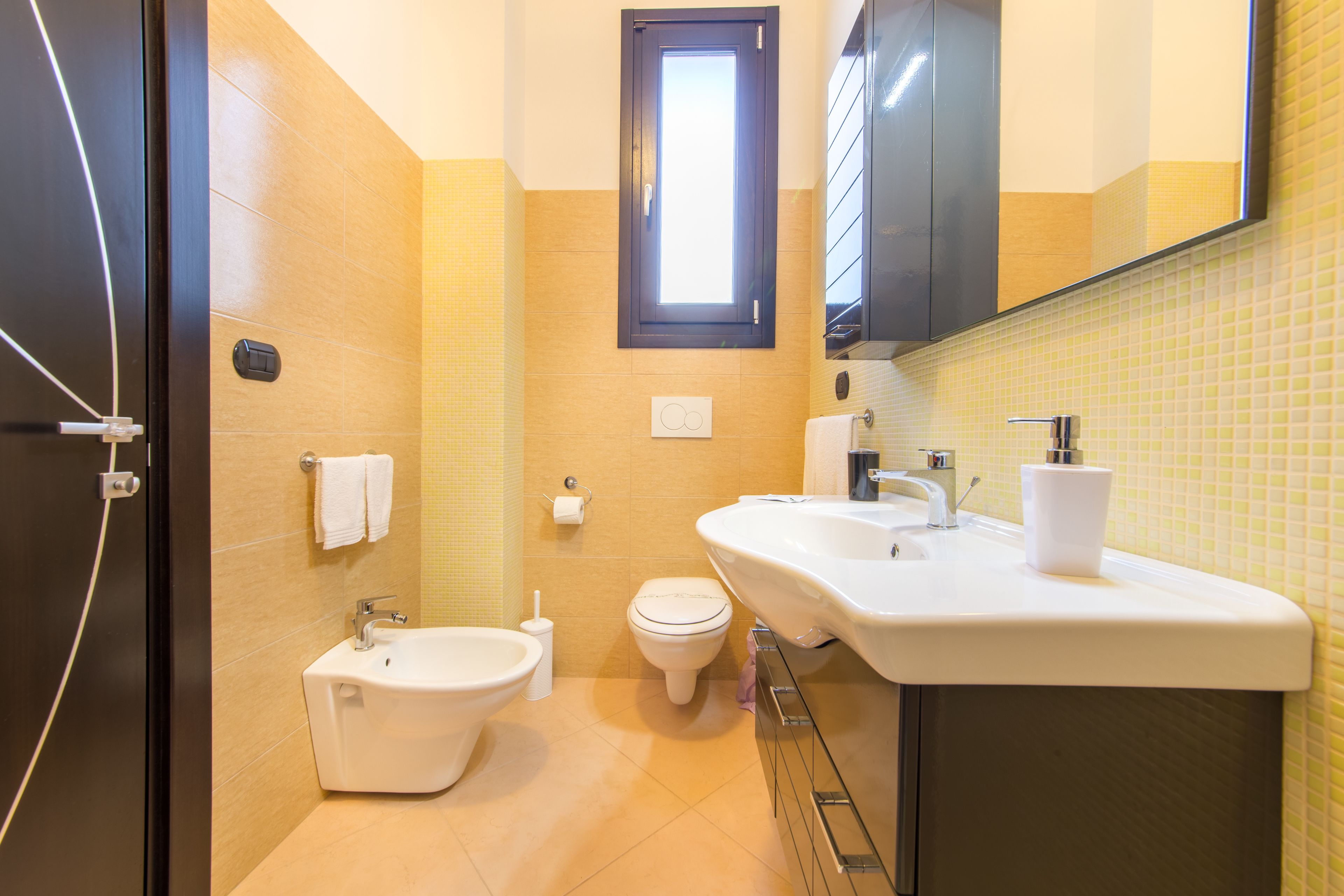 Deluxe Triple Room | Bathroom