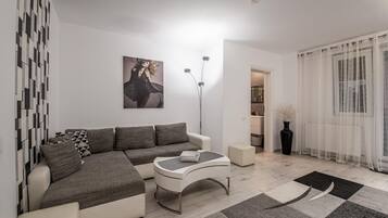 Luxury Studio Suite, Accessible | Living room