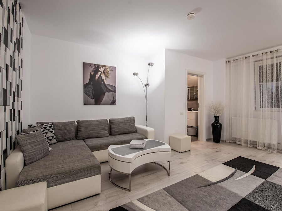 Luxury Studio Suite, Accessible | Living room | 31-inch LED TV with cable channels, TV, Netflix