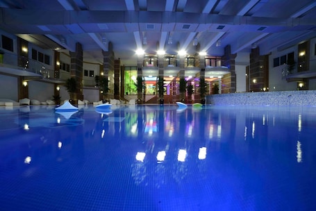 Sauna, hot tub, steam room