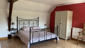 5 Schlafzimmer, Bügeleisen/Bügelbrett, Reisekinderbett, WLAN