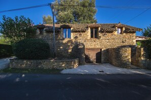 Exterior - Beautiful villa for 6 people with private pool now an offer in May and June!! (Urval)