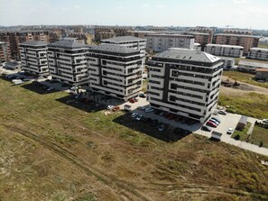 Luxe appartement, 1 queensize bed met slaapbank, toegankelijk voor mindervaliden | Uitzicht vanuit de kamer