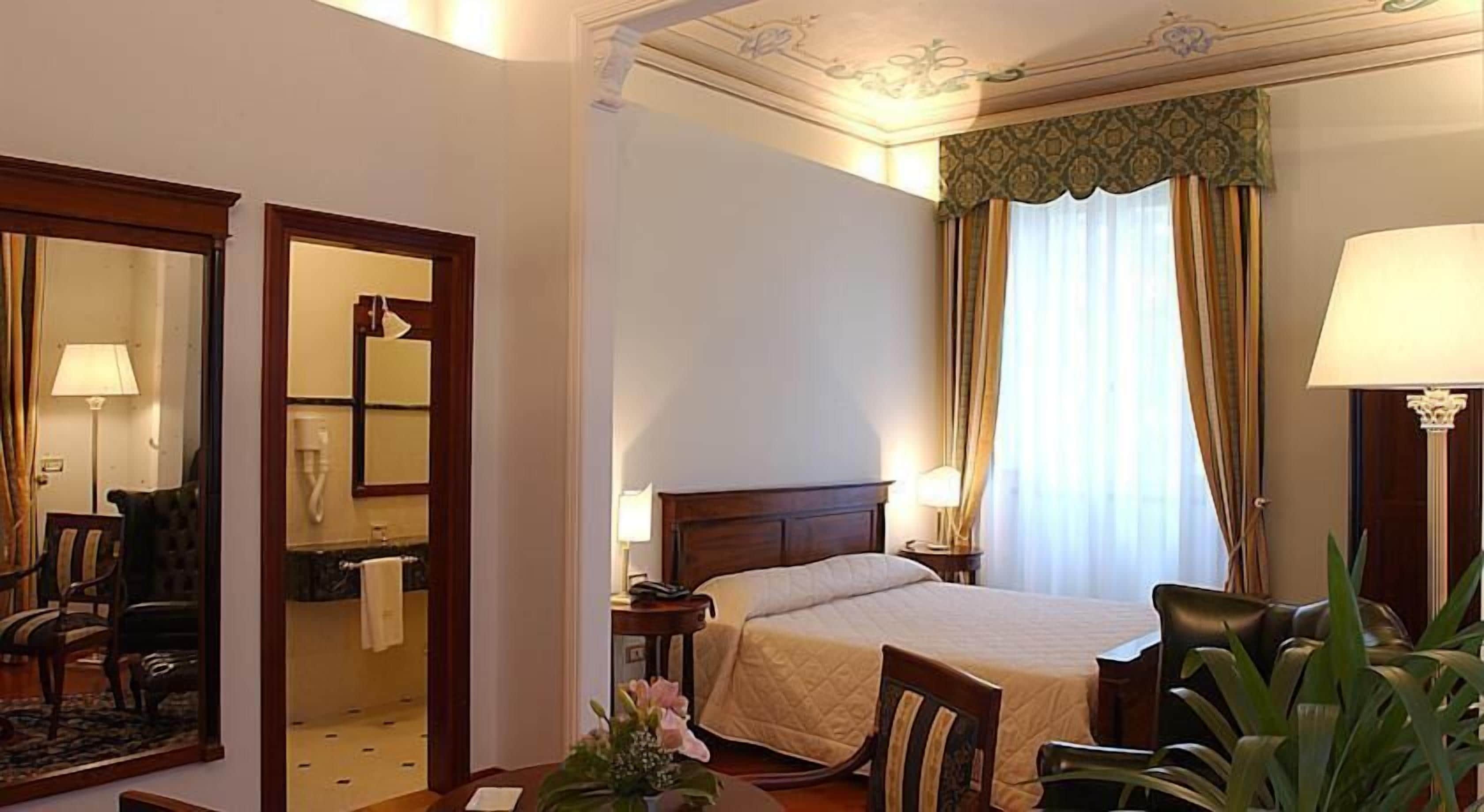 Junior Studio Suite, Bathtub, Garden View | Minibar, desk, cribs/infant beds, free WiFi