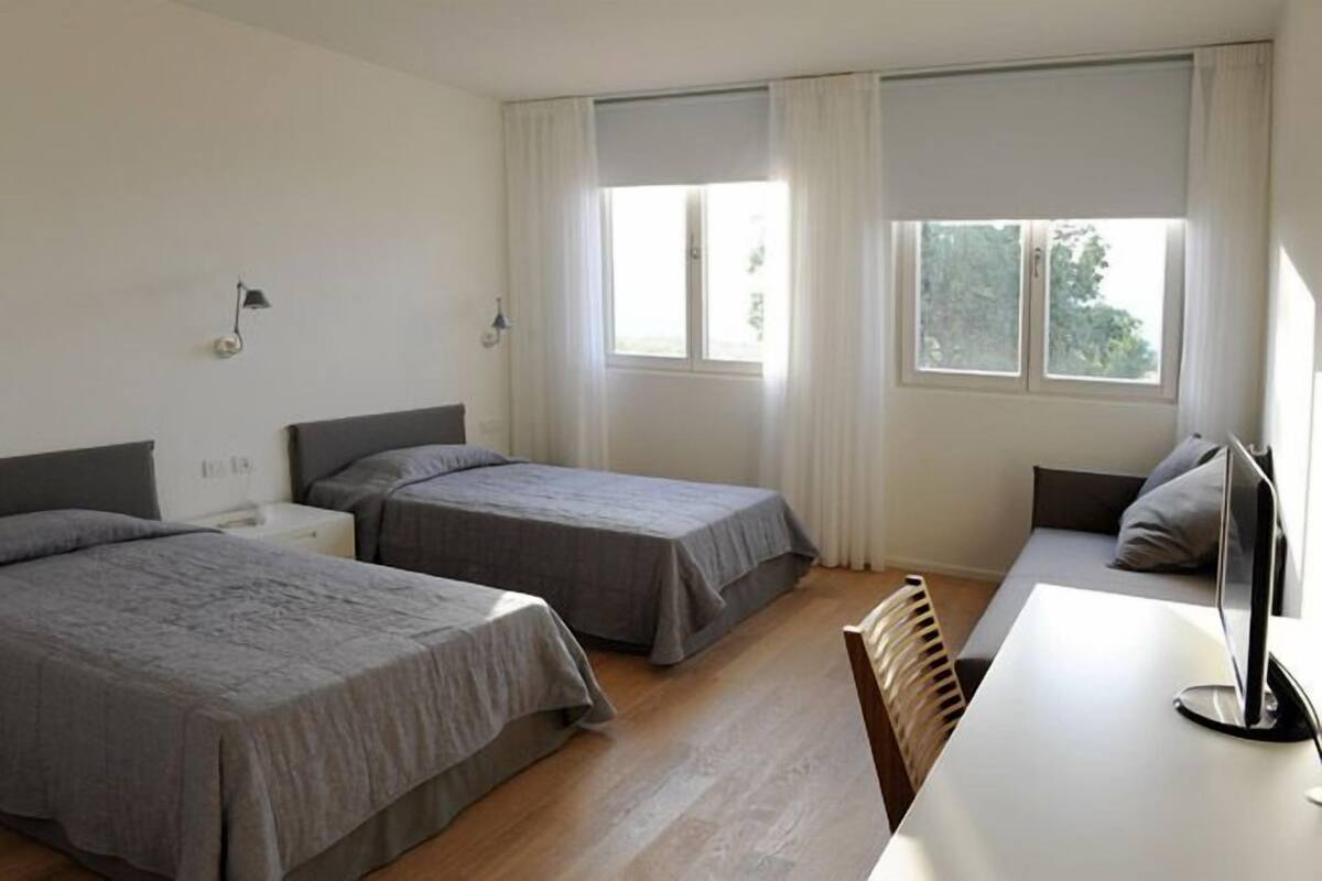 Quadruple Room | Minibar, in-room safe, desk, blackout drapes
