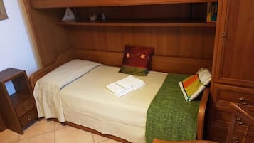 Deluxe-Apartment, Terrasse | Daunenbettdecken, Minibar, schallisolierte Zimmer, Zustellbetten