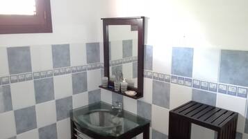 Toallas, jabón, papel de baño