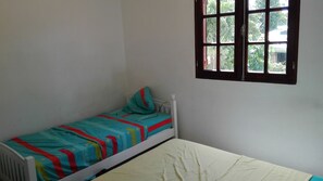 1 habitación, tabla de planchar con plancha, wifi gratis y ropa de cama 