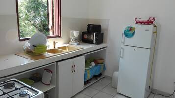 Microondas, horno, cafetera y tetera y tostadora