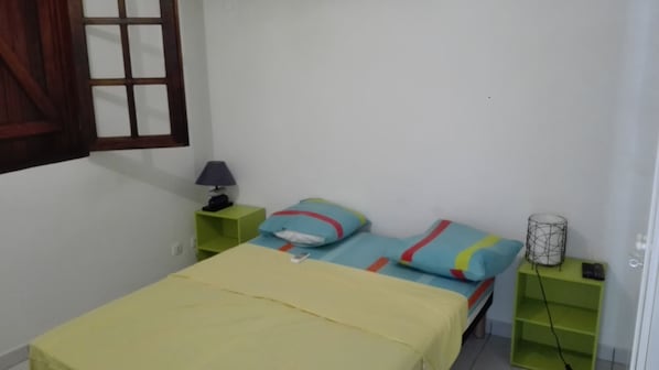 1 chambre, fer et planche à repasser, Wi-Fi gratuit, draps fournis