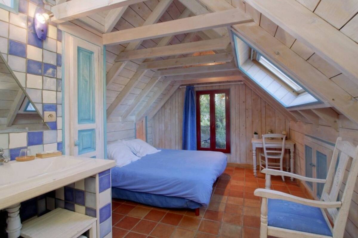 Rom – comfort (Campanule) | Sengetøy av topp kvalitet, memory foam-senger og blendingsgardiner