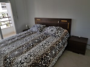 2 chambres, fer et planche à repasser, Wi-Fi, draps fournis