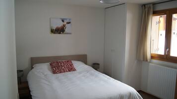 2 chambres, fer et planche Ă repasser, Wi-Fi gratuit, draps fournis