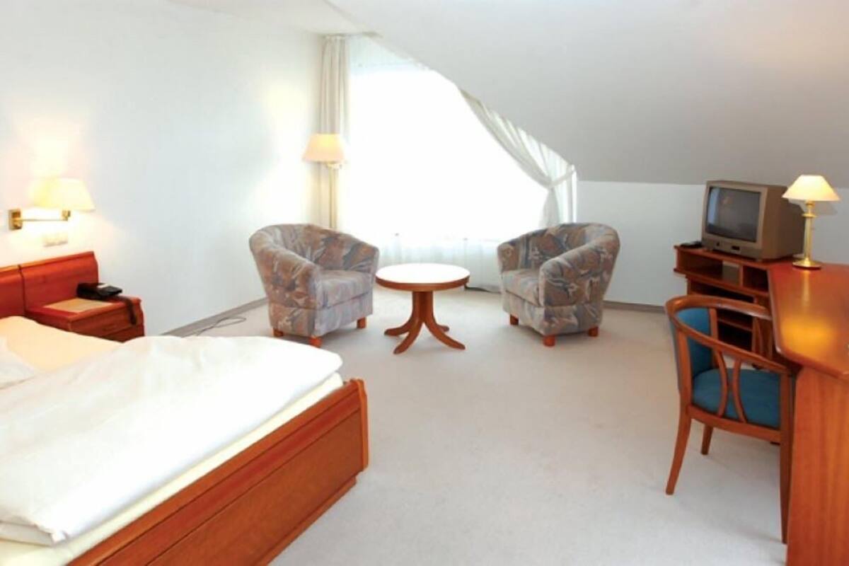 Single Room | Desk, rollaway beds, free WiFi, bed sheets