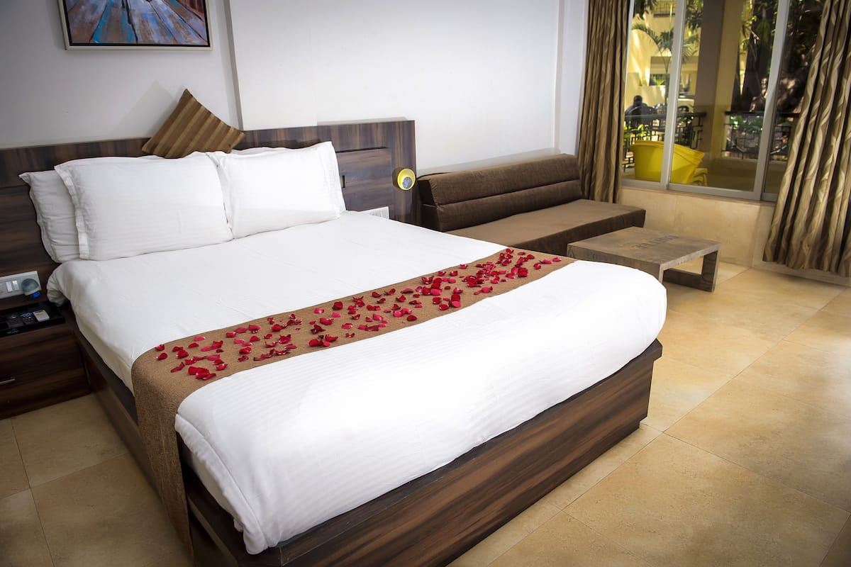 Premium bedding, iron/ironing board, bed sheets