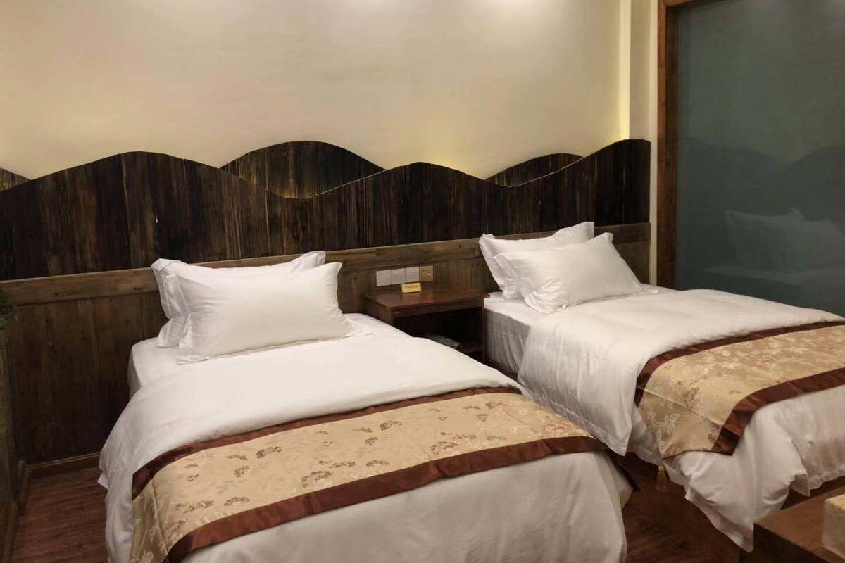 Family Room (Mainland Chinese Guest Only) | Desk, blackout drapes, free WiFi