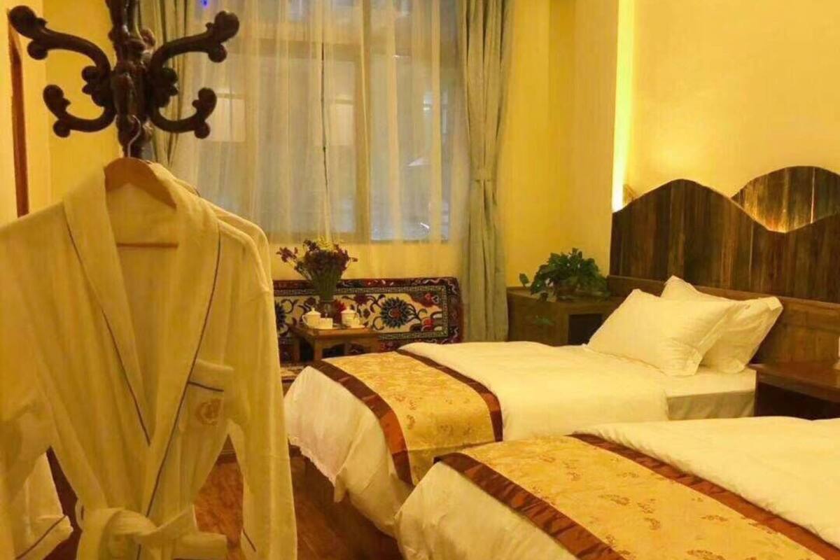 Twin Room (Mainland Chinese Guest Only) | Desk, blackout drapes, free WiFi