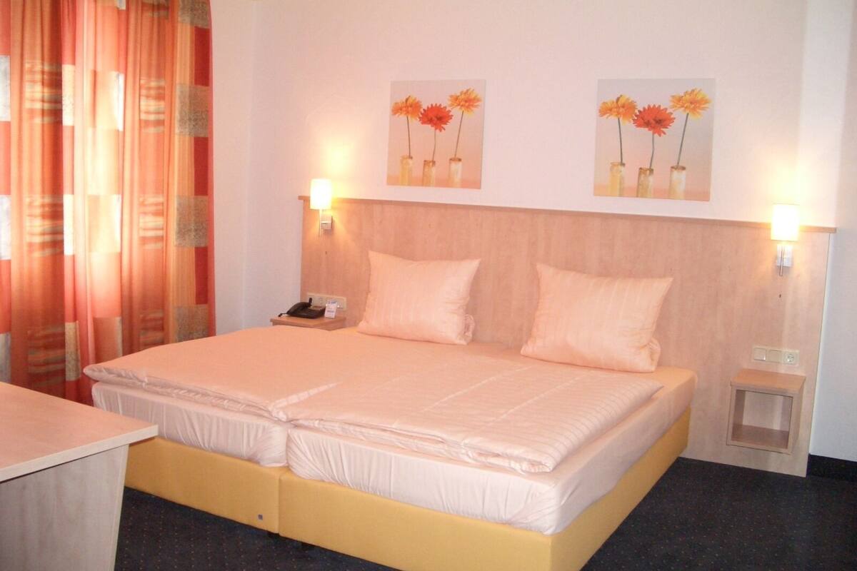 Comfort Double or Twin Room | 1 bedroom, minibar, in-room safe, desk