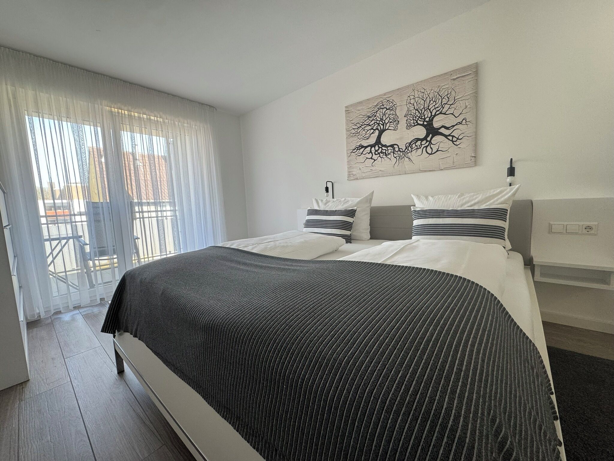 Suite | Minibar, in-room safe, desk, laptop workspace