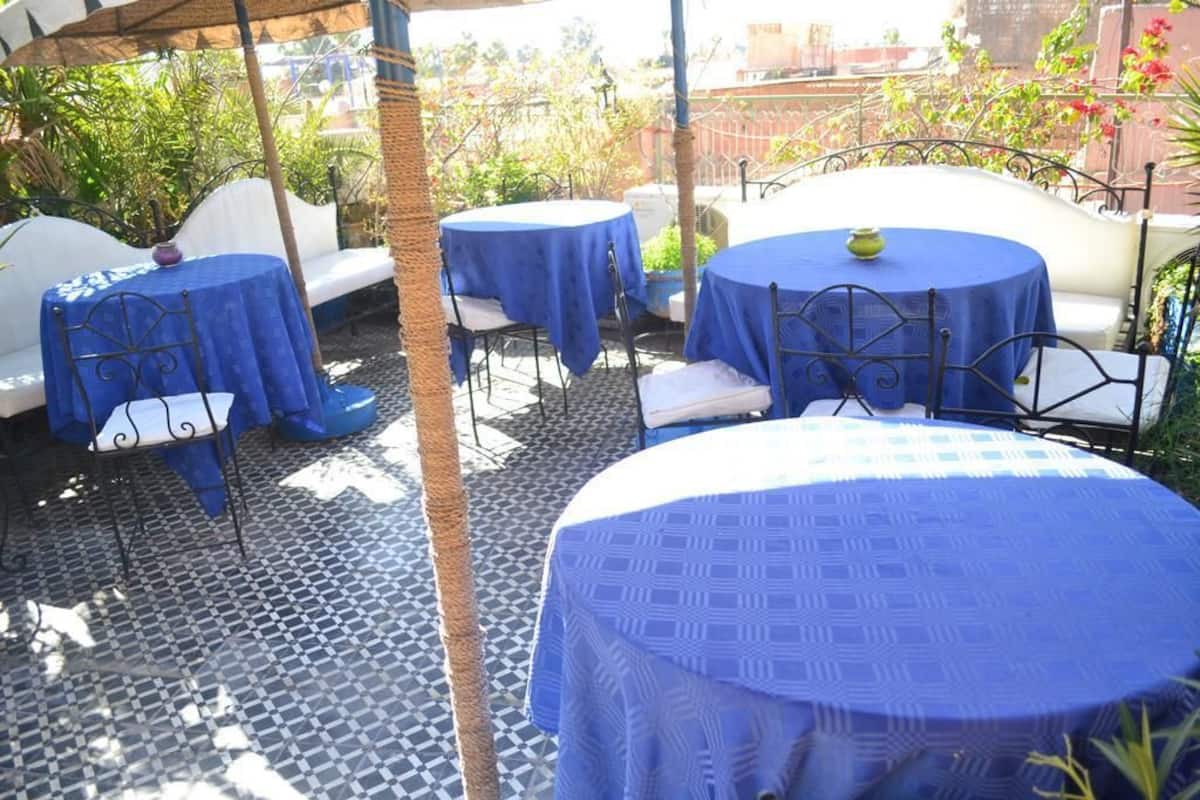 Desk, free WiFi, bed sheets