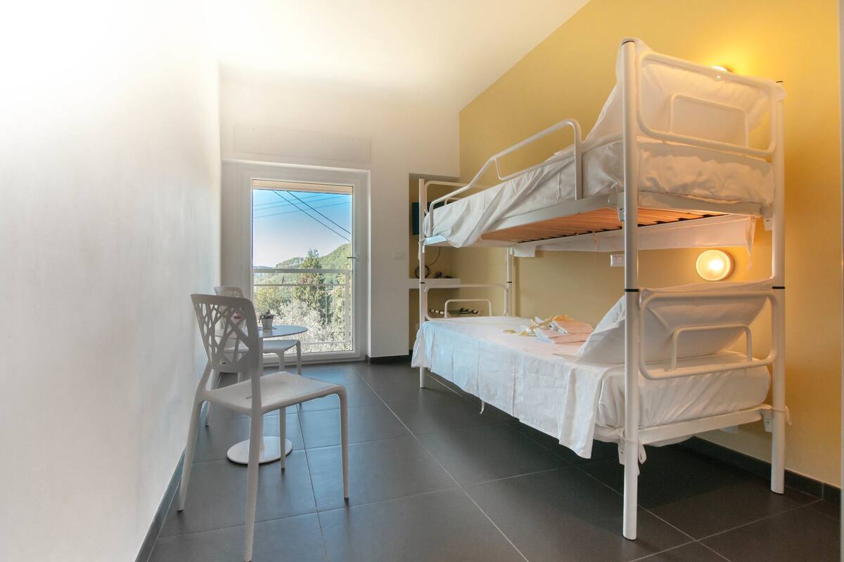 Double Room, Sea View (Giallo) | Soundproofing, cots/infant beds, free WiFi