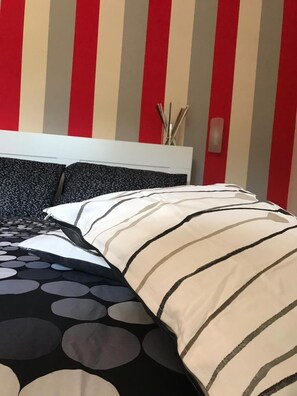 Minibar (mit einigen kostenlosen Artikeln), Zimmersafe, Schreibtisch
