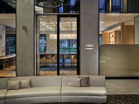 Lobby. Hotel Vischio Kyoto by GRANVIA