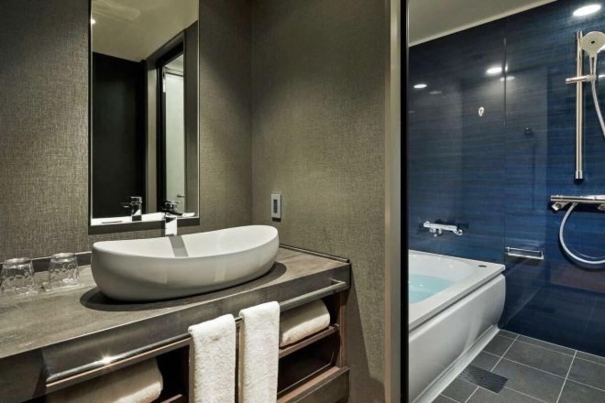 Bathroom | Separate bathtub and shower, deep-soaking bathtub, free toiletries