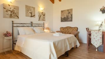 Doppelzimmer | Minibar, Zimmersafe, Schreibtisch, kostenloses WLAN