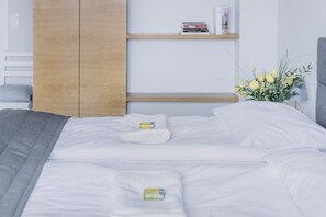 City Apartment, 2 Bedrooms | 2 bedrooms, iron/ironing board, free WiFi, bed sheets - APARTEL Plac Zbawiciela (Warsaw)