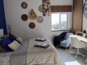 2 Schlafzimmer, Zimmersafe, Schreibtisch, Bügeleisen/Bügelbrett