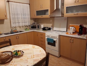 Oven, stovetop, cookware/dishes/utensils