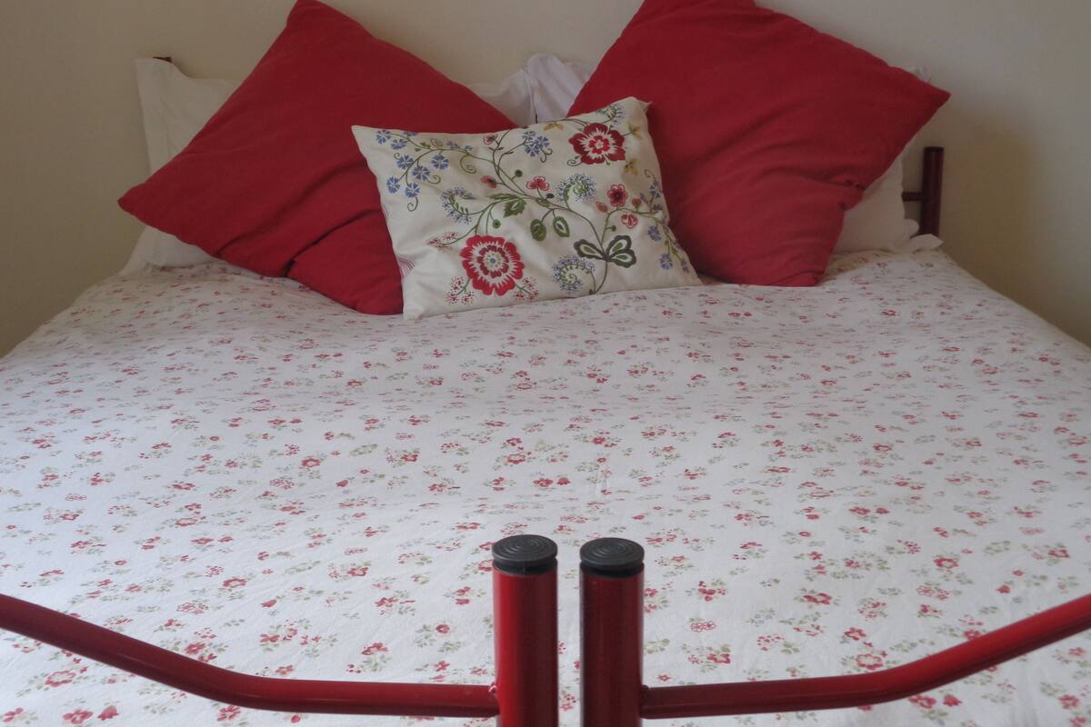 Free WiFi, bed sheets