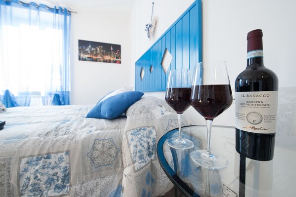 Deluxe Double or Twin Room, Non Smoking | Peralatan tempat tidur premium, gebar bulu kapas, bar mini 