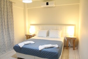 In-room safe, soundproofing, iron/ironing board, free WiFi