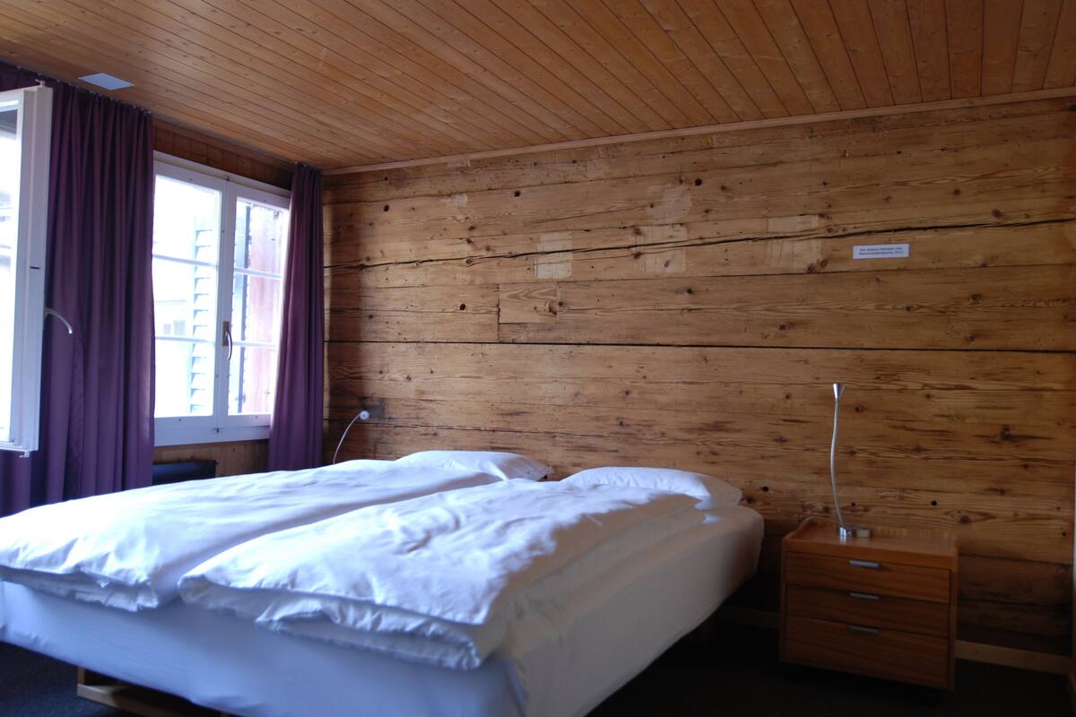 Rollaway beds, free WiFi, bed sheets